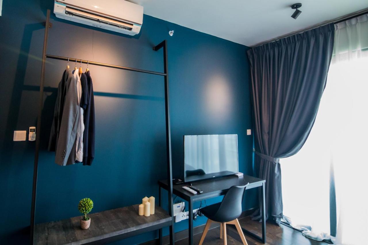 อัลมาส สวีท บาย ซับโฮม Hotel นุสาจายา ภายนอก รูปภาพ